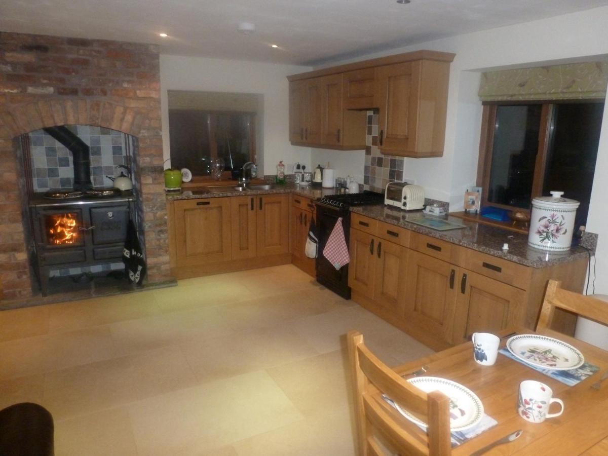 نانتويتش Mile House Barn Bed & Breakfast المظهر الخارجي الصورة